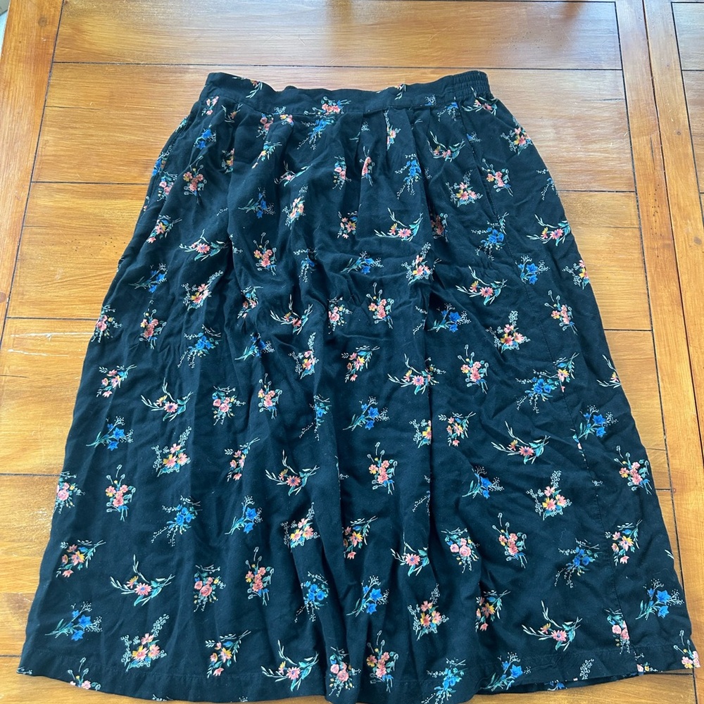 Vintage Sag Harbor Black Midi Skirt with Colorful Floral Design